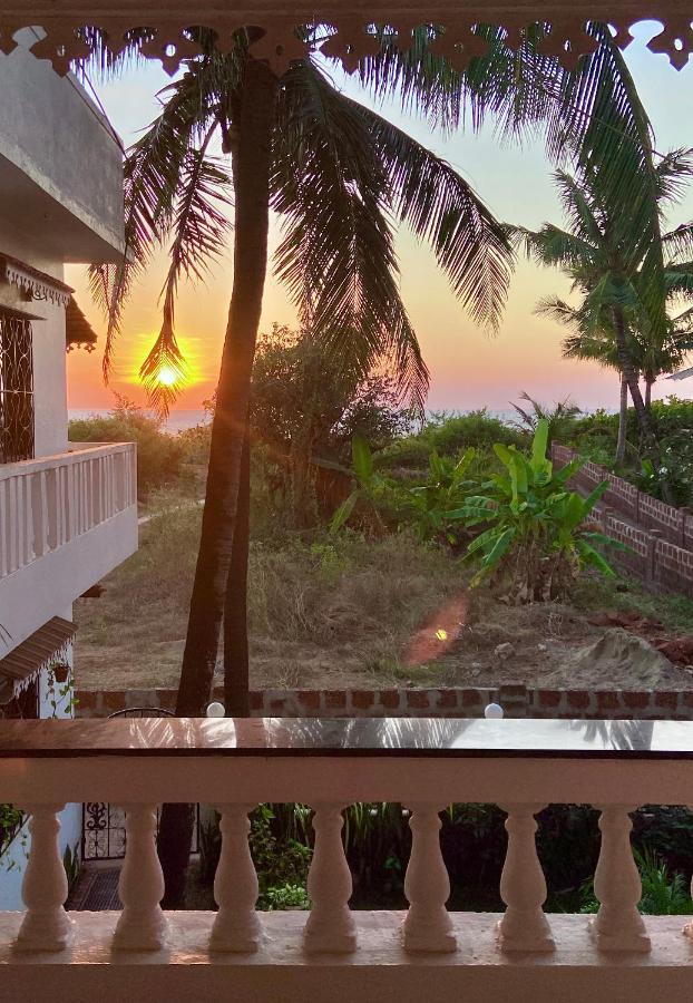 Shanu'S Seaside Inn - A Family-Run Guesthouse Just 100 Metres From Candolim Beach Ngoại thất bức ảnh
