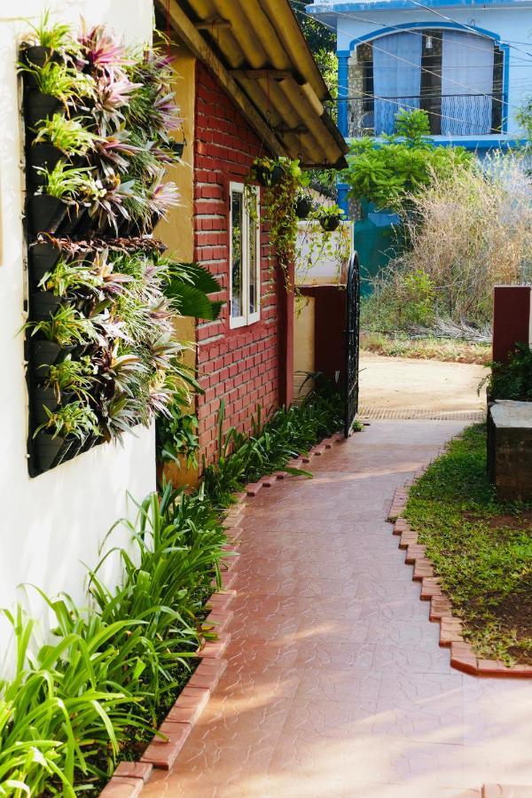 Shanu'S Seaside Inn - A Family-Run Guesthouse Just 100 Metres From Candolim Beach Ngoại thất bức ảnh