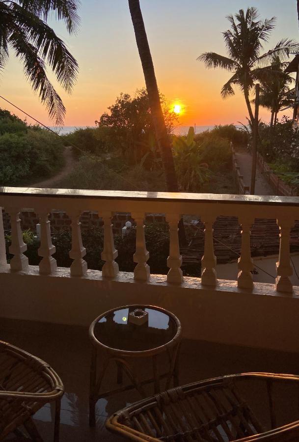 Shanu'S Seaside Inn - A Family-Run Guesthouse Just 100 Metres From Candolim Beach Ngoại thất bức ảnh